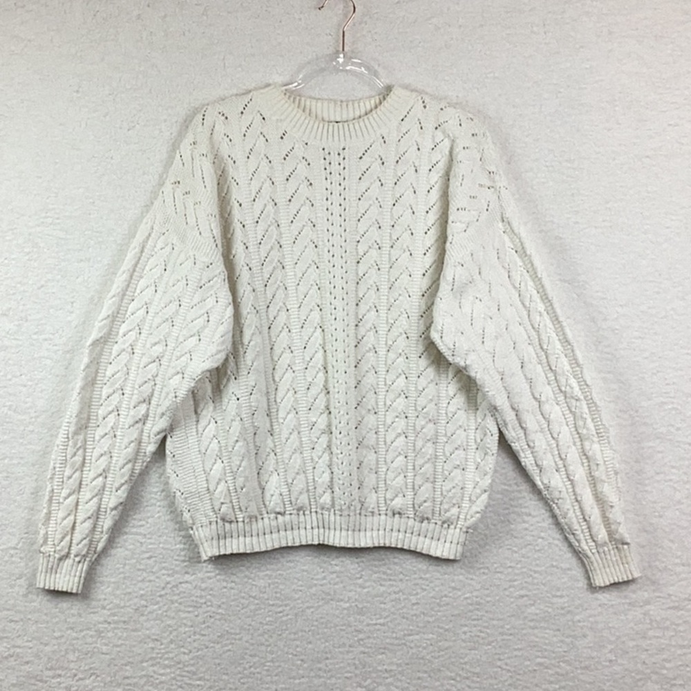 Tony Lambert Men’s Large Long Sleeve Chunky Cable Knit Popover Sweater.